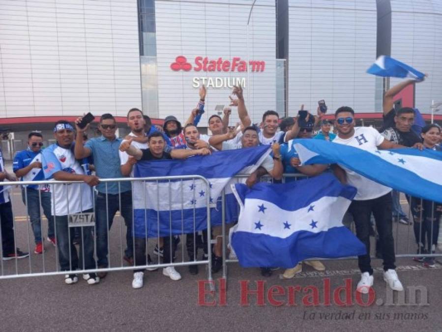 Belleza de hondureñas engalana el ambiente en el Honduras vs. México de la Copa Oro (FOTOS)