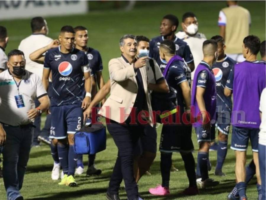 La bronca de Troglio, invitado de lujo: lo que no se vio en el Motagua-Olimpia (Fotos)