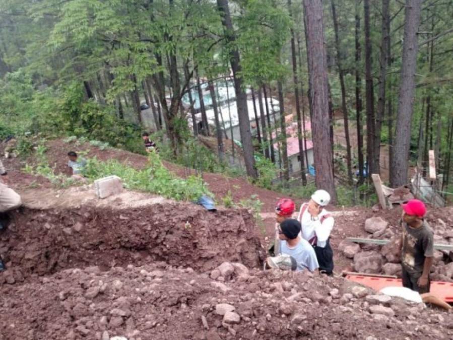 FOTOS: El alud de tierra que soterró a obrero en Valle de Ángeles