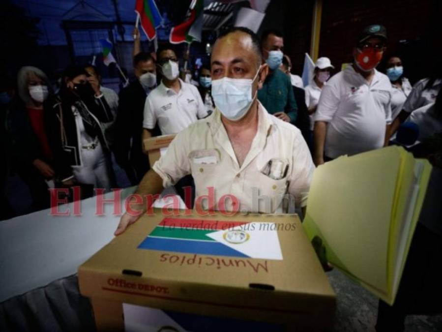 Algarabía en entrega de planillas del PAC y Partido Alianza Patriótica (Fotos)