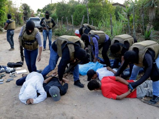 Así fue la captura de seis supuestos miembros de la Mara Salvatrucha en la aldea Mata de Plátano