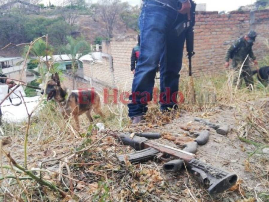 Dentro de un barril encuentran armamento de guerra e indumentaria militar en Tegucigalpa (Fotos)