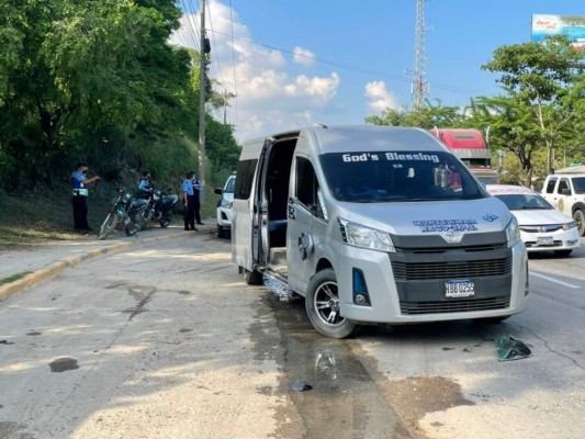 Escena del crimen donde asesinaron a conductor y ayudante de bus en San Pedro Sula (FOTOS)