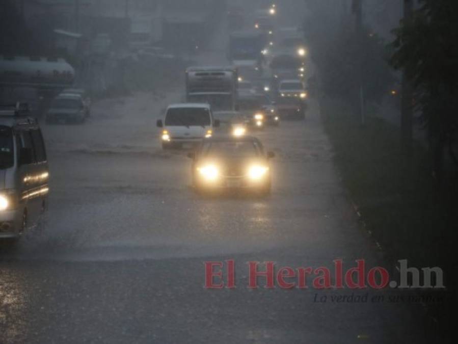 FOTOS: Los estragos que causó el fuerte aguacero este martes en la capital