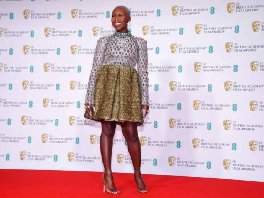 Premios BAFTA 2021: los famosos peor vestidos de la noche