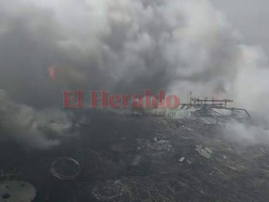 Columnas de humo tóxico y escombros, las imágenes del incendio en Las Tapias