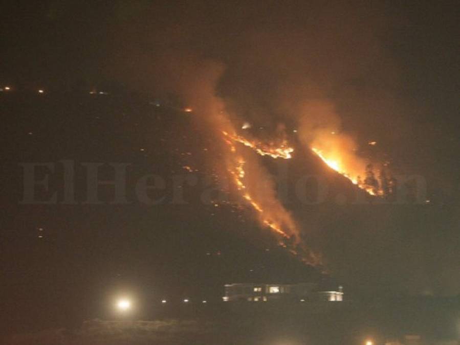 Impactantes imágenes del incendio forestal en El Picacho en Tegucigalpa