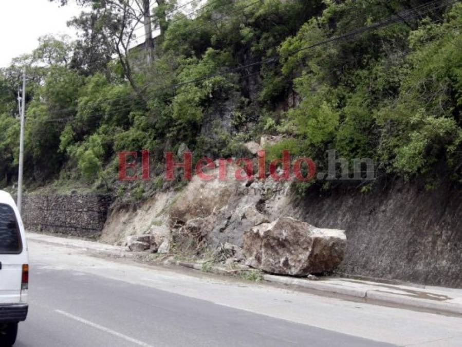 FOTOS: Lluvias provocan severos daños en vivendas y carreteras de la capital