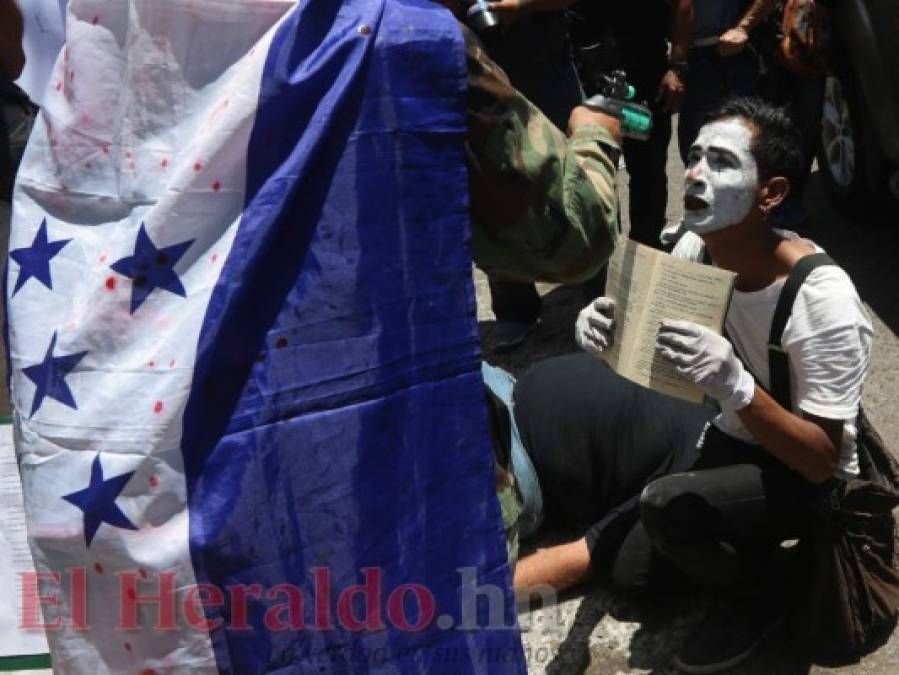 FOTOS: Impactantes imágenes captadas durante manifestación de la Plataforma de Salud y Educación en la capital de Honduras