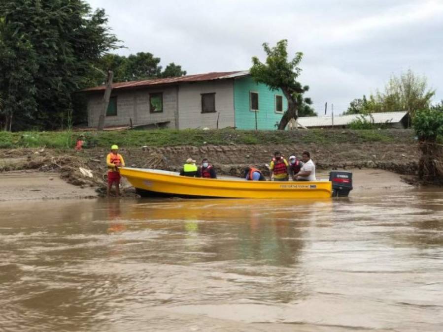 En imágenes: La tempestad no pasa para habitantes del Valle de Sula, que siguen bajo el agua tras potentes lluvias