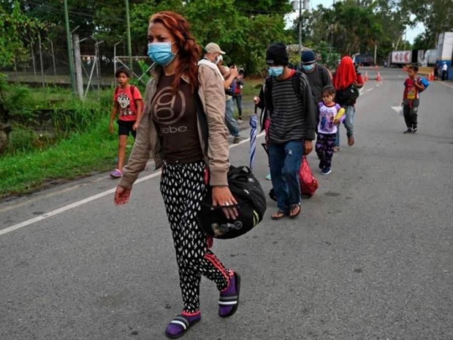 Frío, hambre y riesgos de contraer covid-19: calvario de la caravana migrante (FOTOS)