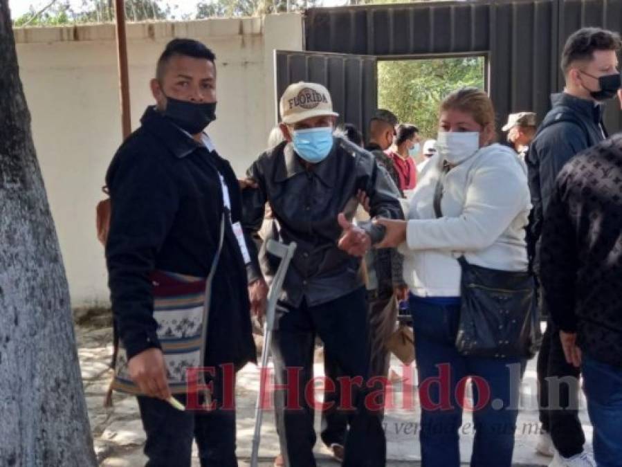 En vehículo, mototaxi o caballo: Así llegó a votar la gente en Santa Ana, Ojojona y Sabanagrande