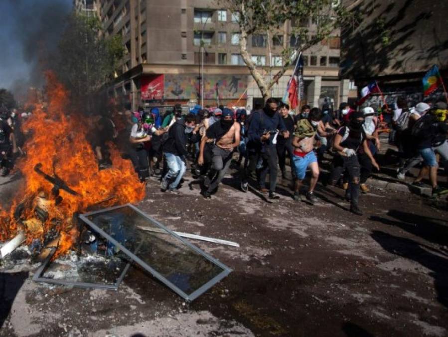 FOTOS: Chile respira violencia y salida a crisis se aleja cada vez más