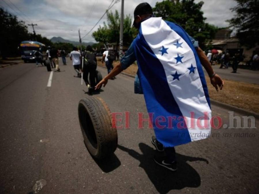 FOTOS: Bloqueos y enfrentamientos en el bulevar Fuerzas Armadas