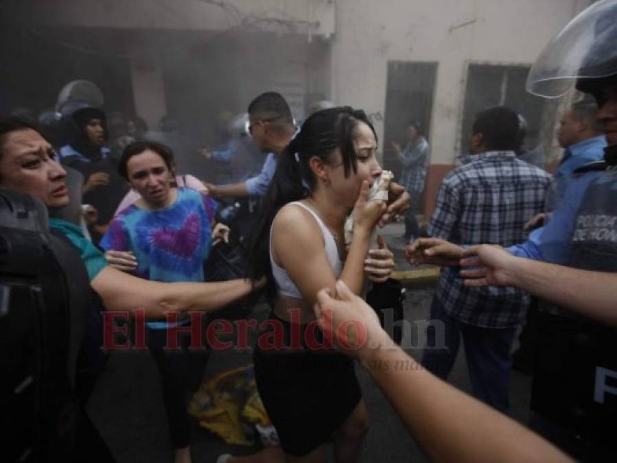 FOTOS: Llanto, pánico e histeria colectiva por incendio en edificio de la Alcaldía Municipal