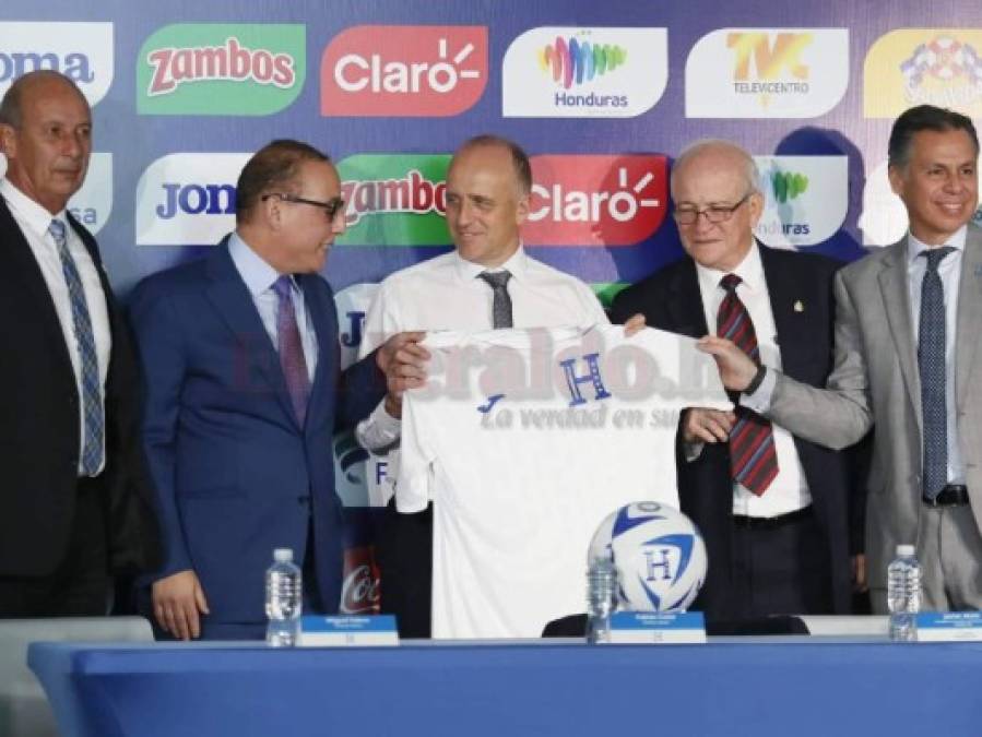 FOTOS: Los gestos de Fabián Coito durante su presentación como entrenador de Honduras