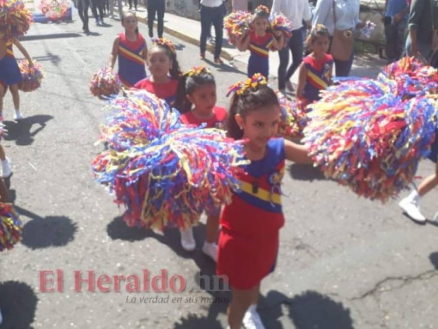 Niños capitalinos inauguran el mes de la Patria con coloridos desfiles