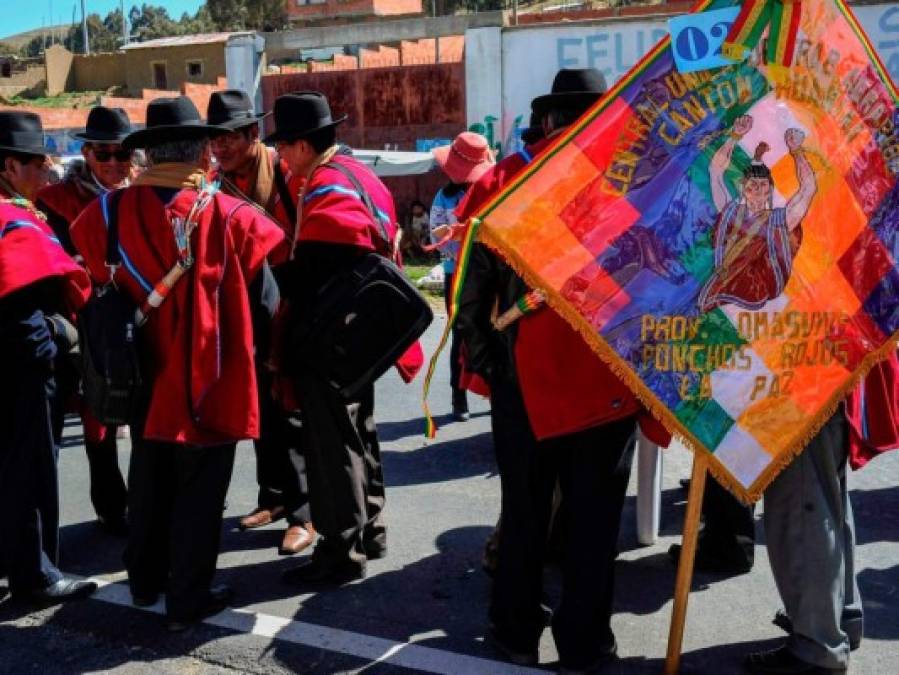 FOTOS: Ponchos Rojos, la fiel milicia aymara de Evo que rechaza transición en Bolivia