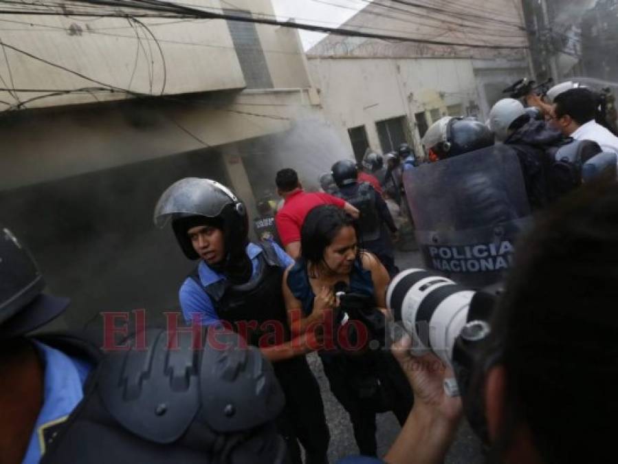 FOTOS: Llanto, pánico e histeria colectiva por incendio en edificio de la Alcaldía Municipal