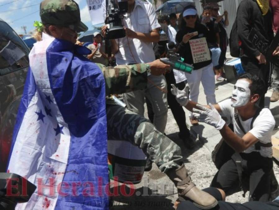FOTOS: Impactantes imágenes captadas durante manifestación de la Plataforma de Salud y Educación en la capital de Honduras