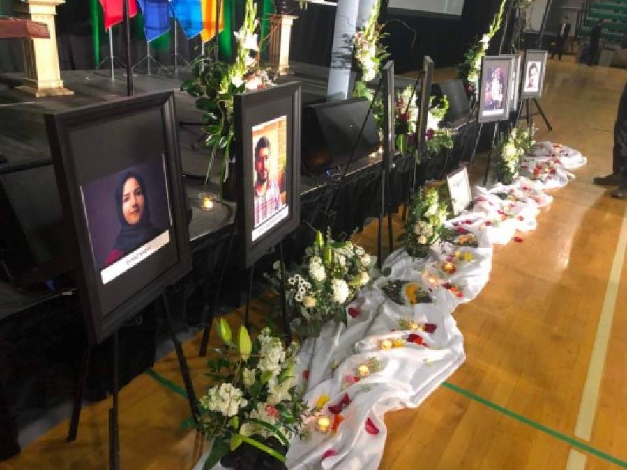 FOTOS: Llanto y dolor en homenaje a dos de las víctimas del avión derribado por misil iraní