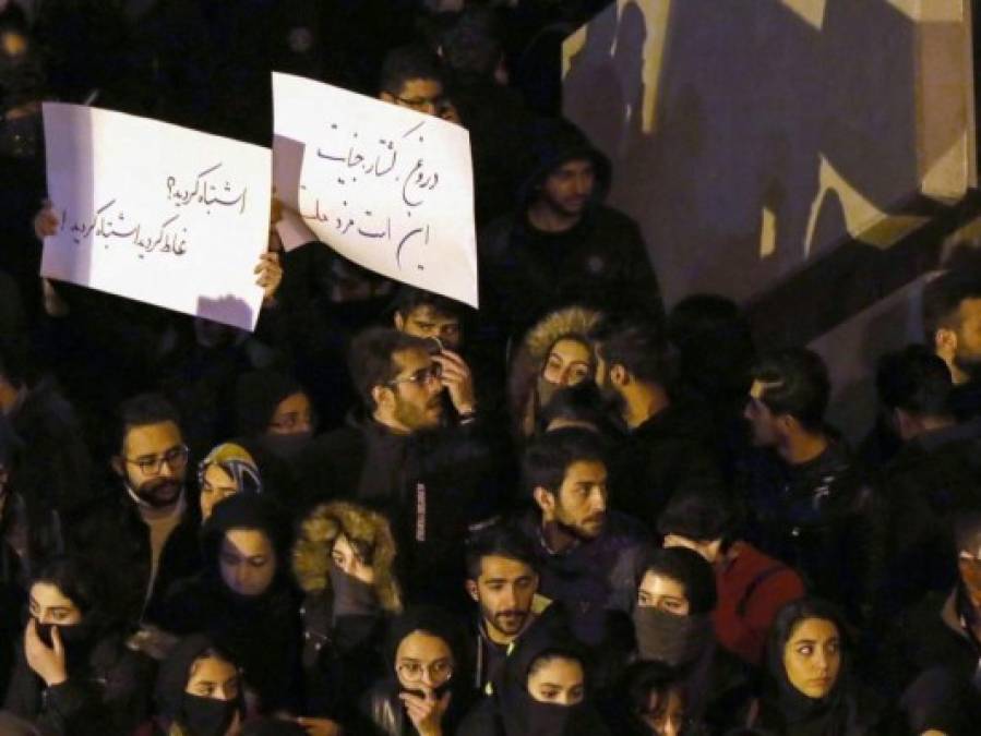 FOTOS: Emotivo homenaje de iraníes a víctimas de avión derribado por misil