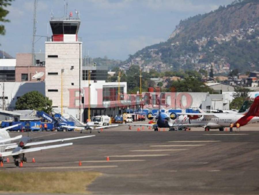 FOTOS: Así fue el aterrizaje de emergencia de una avioneta en el aeropuerto Toncontín