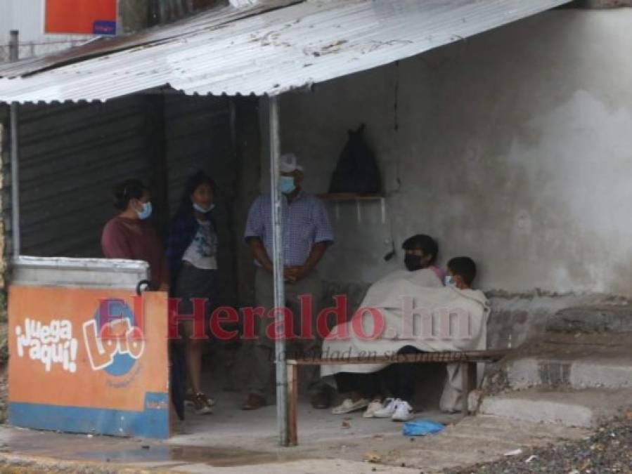 Fuerte lluvia sorprende a los capitalinos este Sábado Santo (FOTOS)