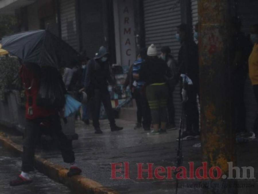 FOTOS: Derrumbes e inundaciones, los primeros efectos de Eta en la capital