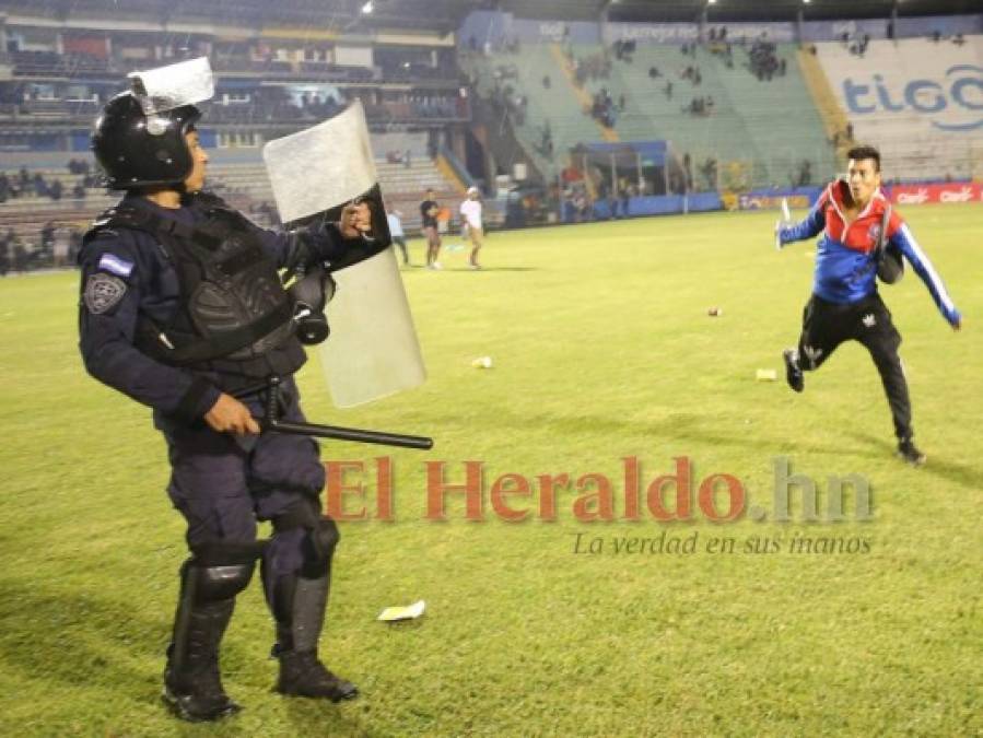 FOTOS: Lo que no se vio de los enfrentamientos en el Estadio Nacional