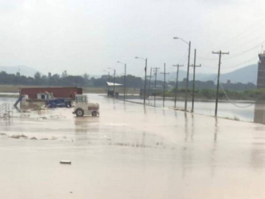 Así quedó el aeropuerto Ramón Villeda Morales tras las inundaciones por Eta (Fotos)