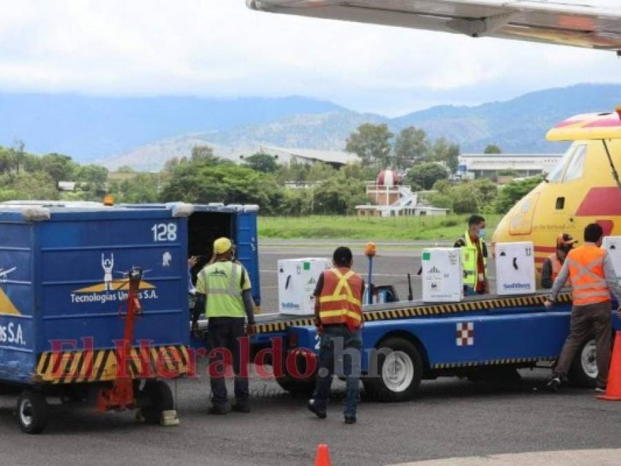 Así fue la llegada de 59,670 dosis de la vacuna Pfizer a Tegucigalpa