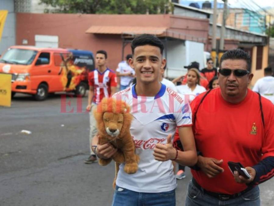 Así llegó la afición de Olimpia a la final de ida contra El Motagua en el Estadio Nacional