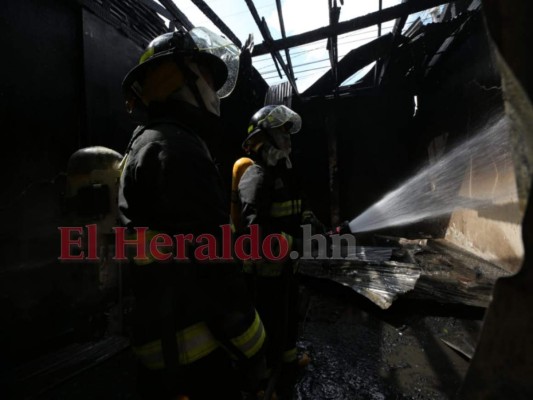 Incendio convierte en cenizas dos viviendas abandonadas en El Centavo (FOTOS)