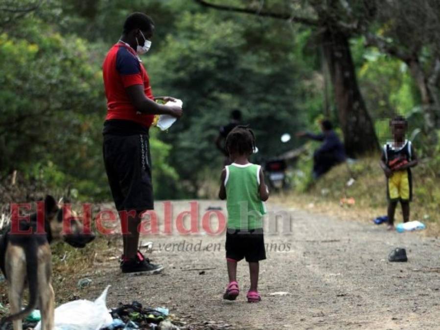 Con sus familias y a expensas del peligro: así ingresan haitianos por puntos ciegos a Honduras