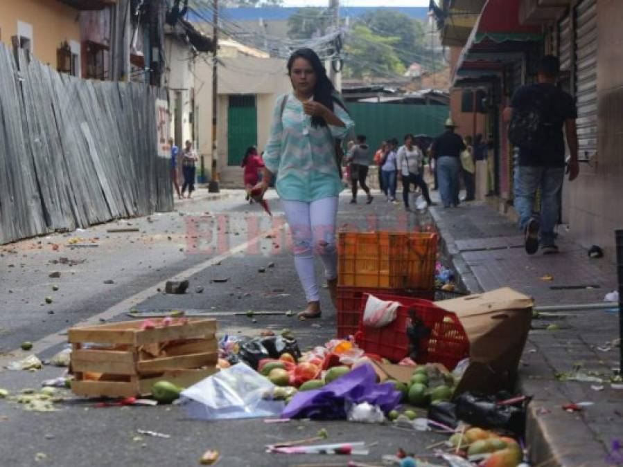 Golpes, gas lacrimógeno y mercancía dañada dejó desalojo de vendedores en casco histórico