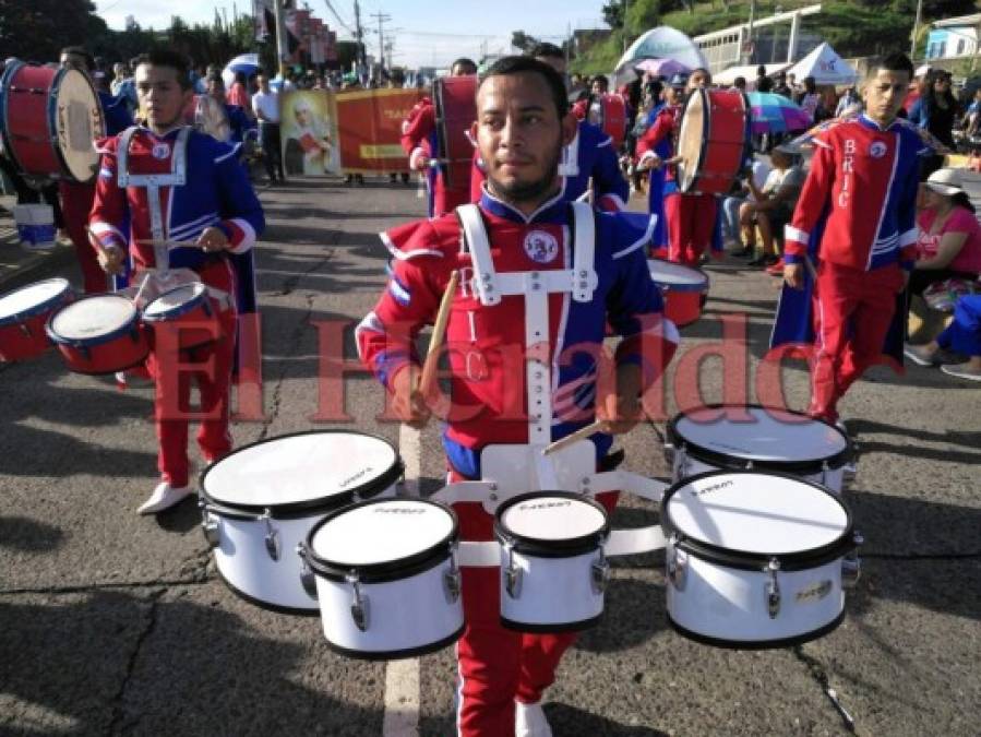Honduras vive la fiesta del 196 aniversario de independencia con coloridos desfiles