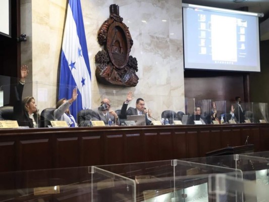 Con reconocimientos, aprobación de reformas y contratos se despidió el actual Congreso Nacional (Fotos)