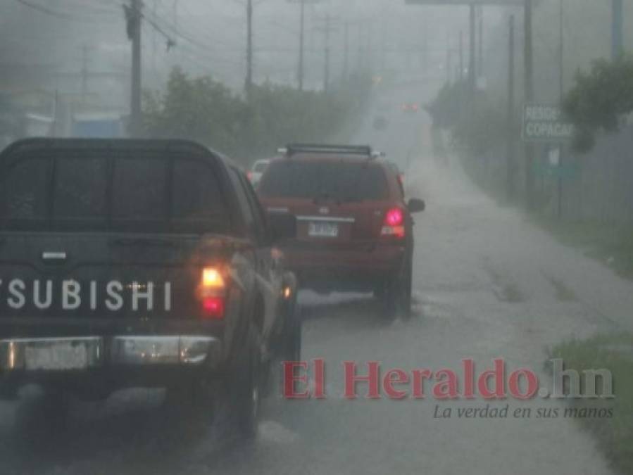 FOTOS: Los estragos que causó el fuerte aguacero este martes en la capital