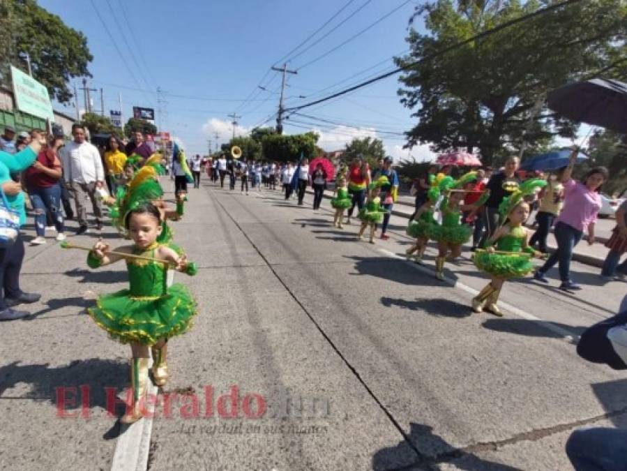 Niños capitalinos inauguran el mes de la Patria con coloridos desfiles