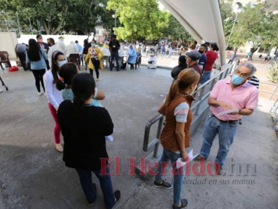 Salud realiza brigadas médicas contra el covid-19 en el Parque Central de Tegucigalpa