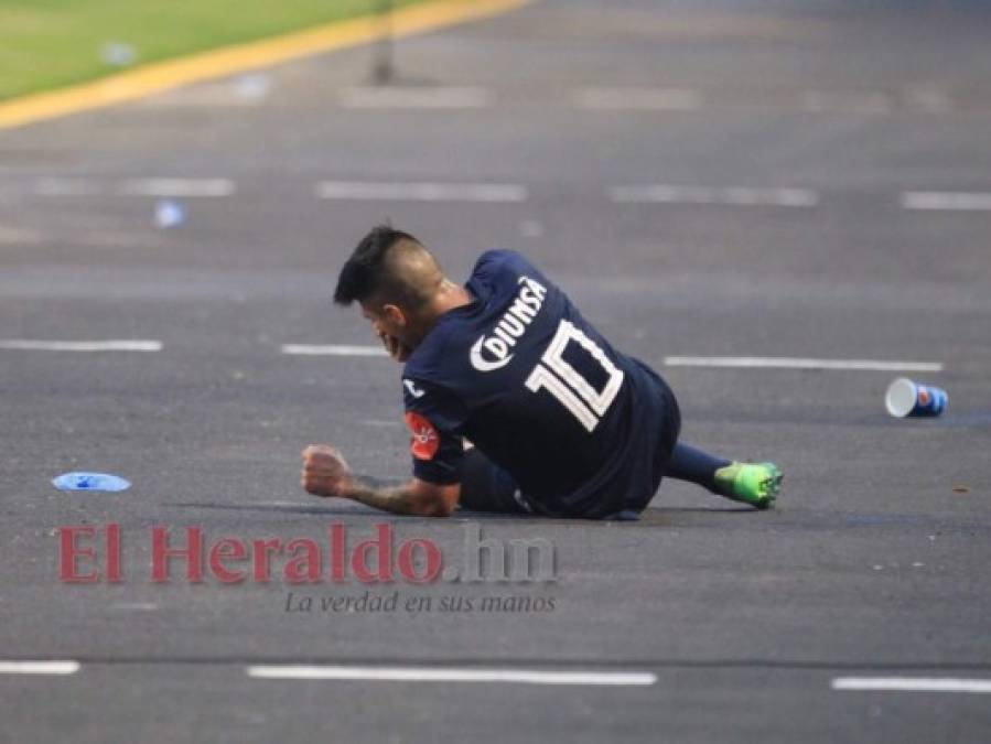 Lo que se alcanzó a ver: Un Bodden furioso agrede a Galvaliz y casi se va a los golpes con los aficionados