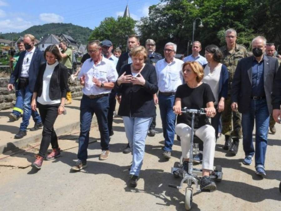 Fotos del recorrido de Merkel por zonas de Europa devastadas por inundaciones