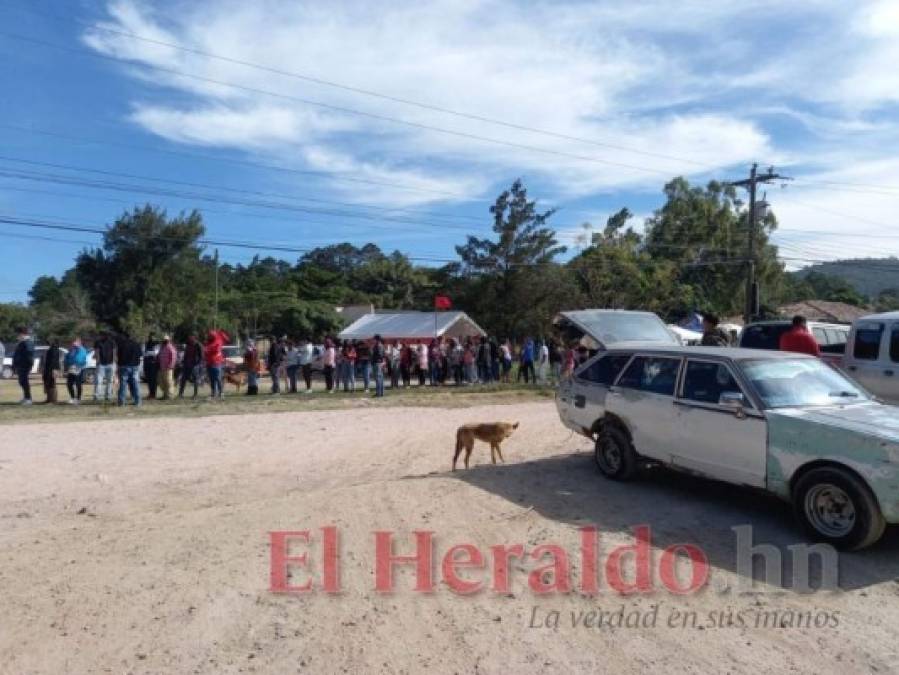 En vehículo, mototaxi o caballo: Así llegó a votar la gente en Santa Ana, Ojojona y Sabanagrande