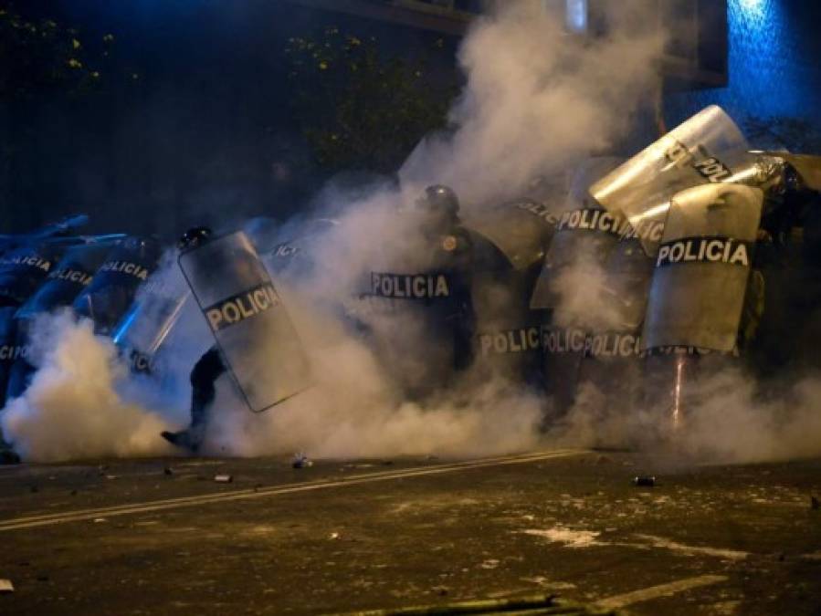 FOTOS: Renuncia de Manuel Merino, presidente Perú, desata celebración en las calles   