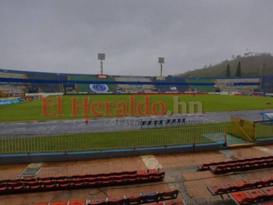 Fuerte lluvia sorprende a los capitalinos este Sábado Santo (FOTOS)