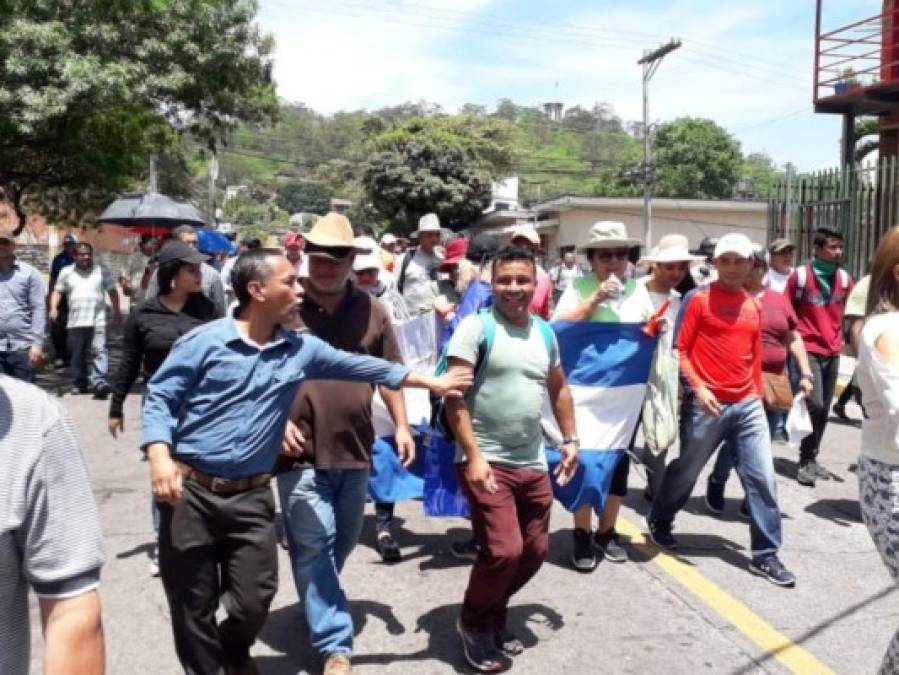 FOTOS: Cuarta semana de protestas de maestros y médicos tras polémicos decretos