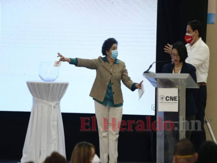 Bioseguridad y emoción: así fue el sorteo de posiciones en papeletas para elecciones primarias