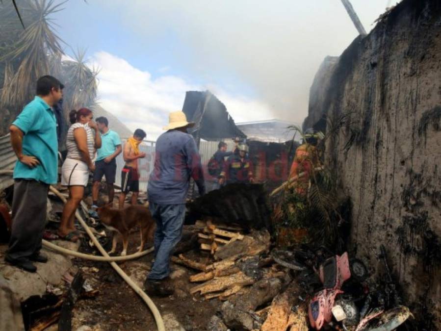 Paredes a punto de derrumbarse y rostros afligidos tras incendio en la capital