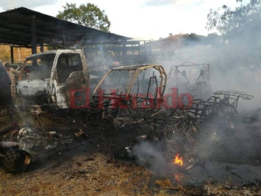 FOTOS: Así fue el incendio en el plantel de la OABI donde se quemaron al menos ocho vehículos